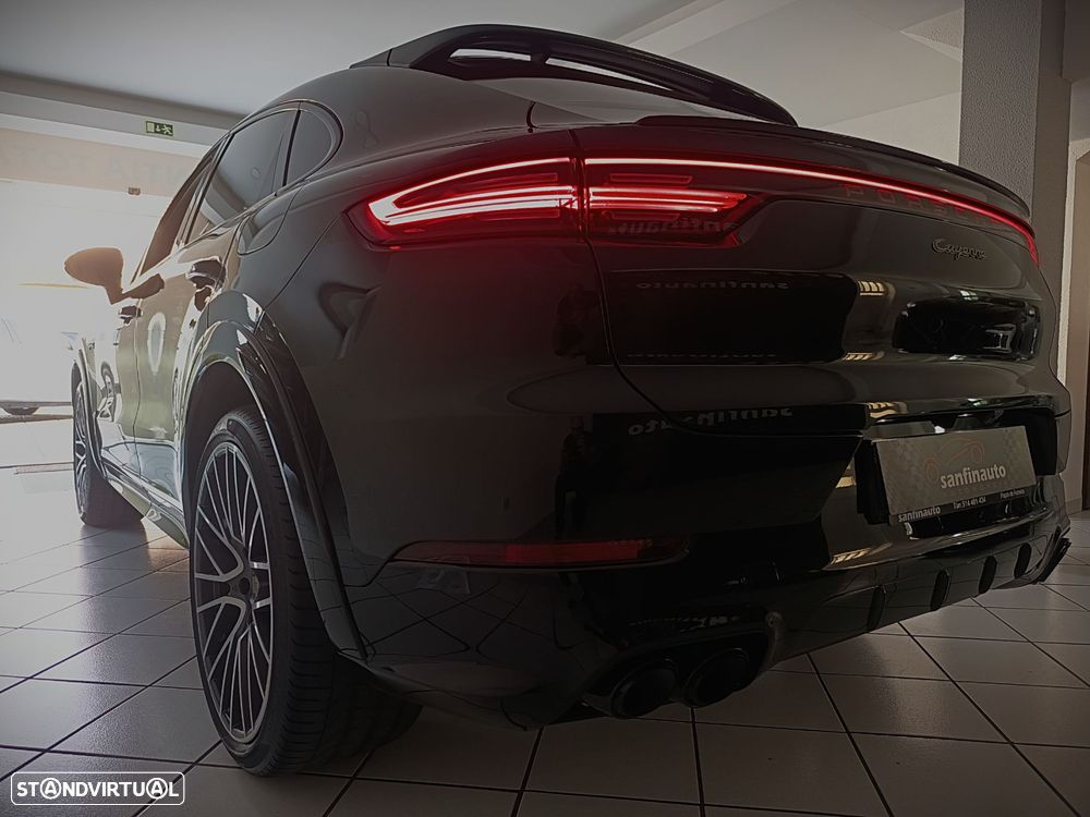 Porsche Cayenne Coupé E-Hybrid Black Edition - 11