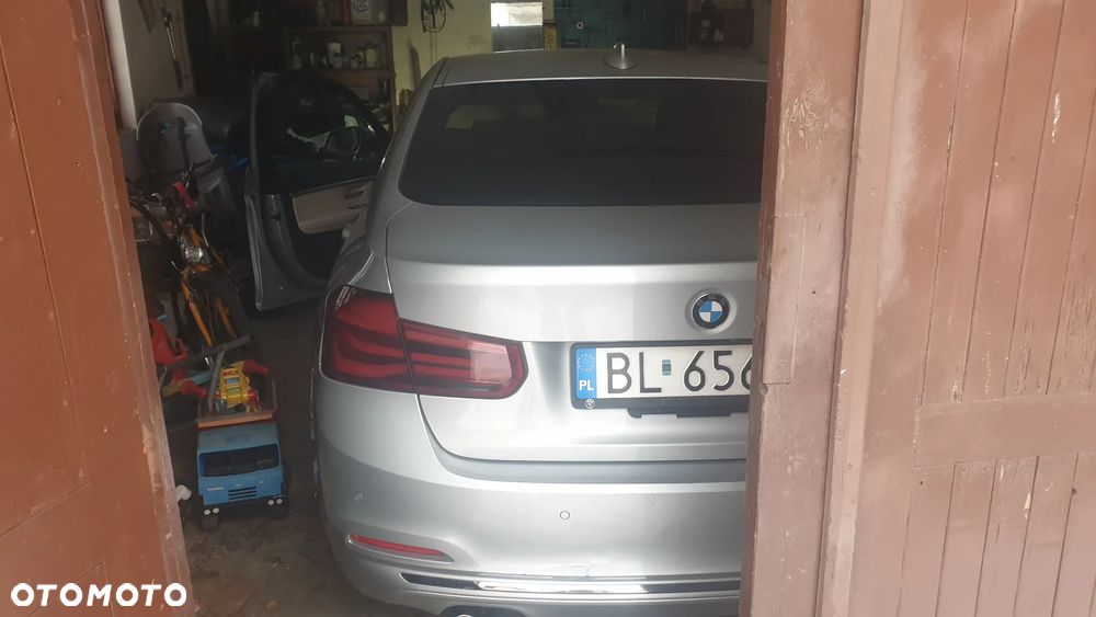 BMW Seria 3 330i - 17