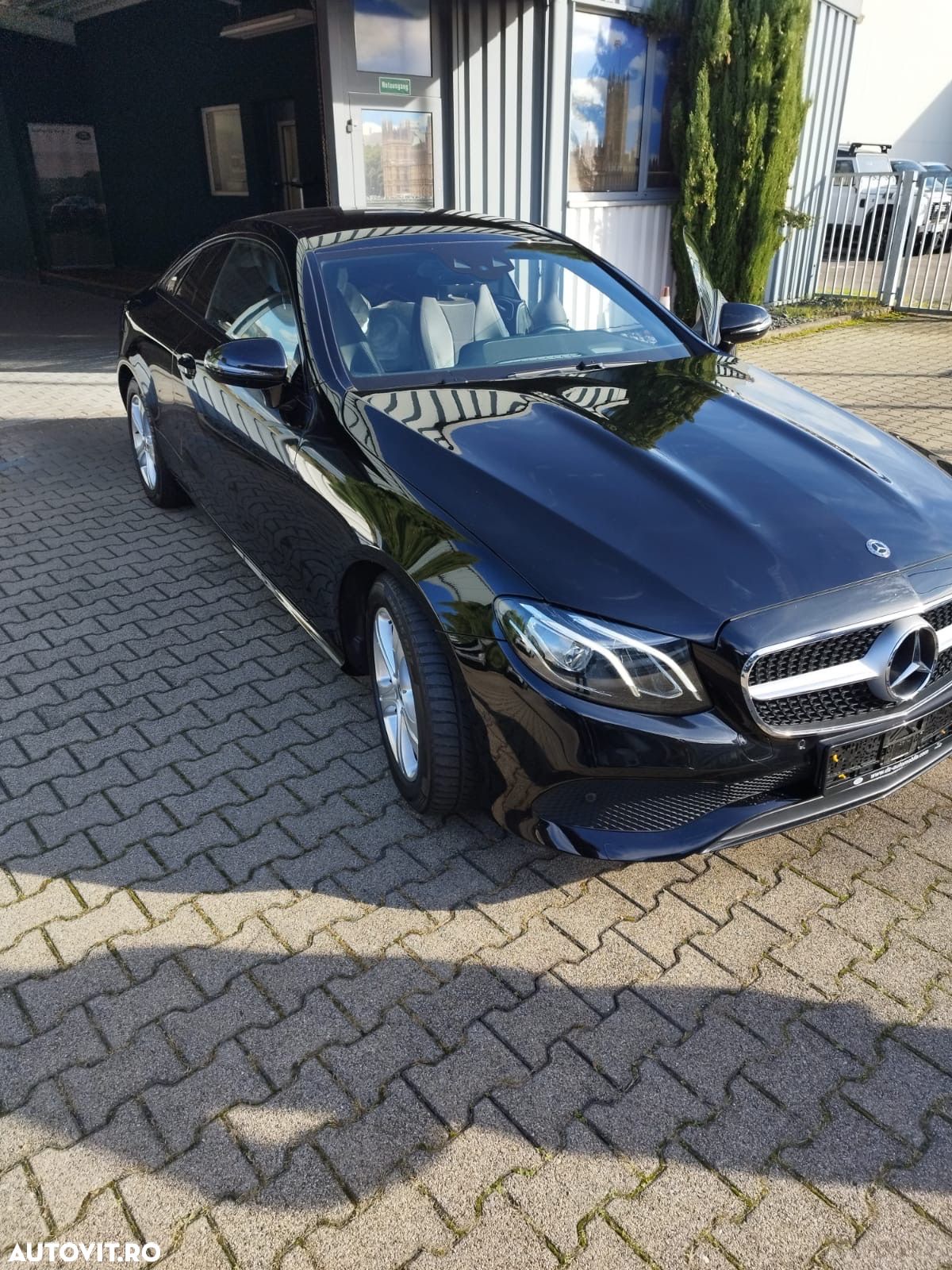 Mercedes-Benz E 200 Coupe Aut. - 1