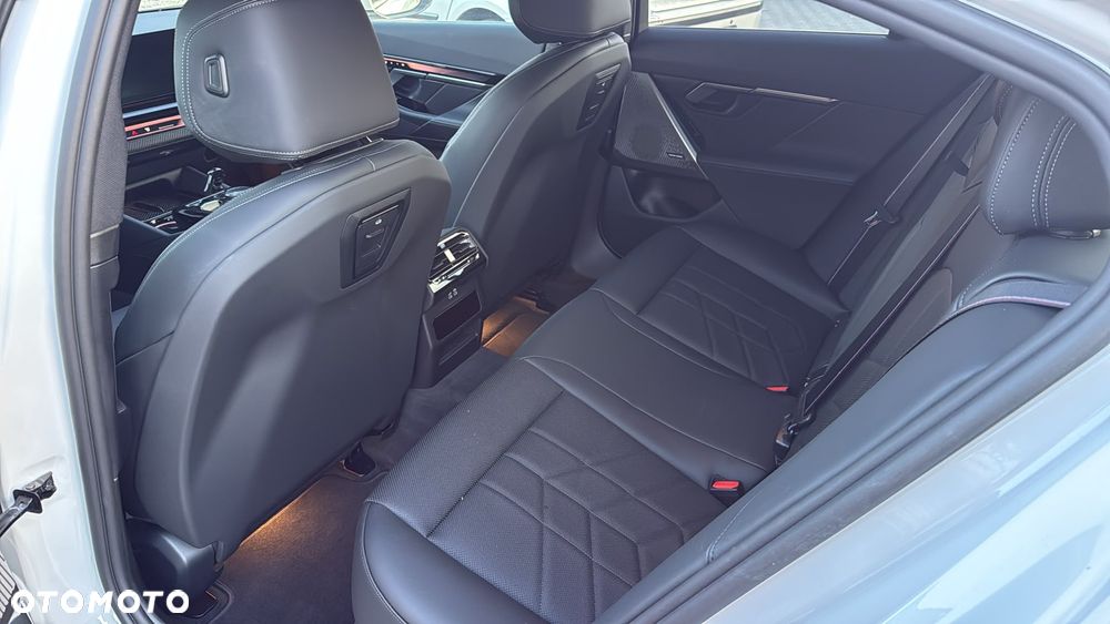 BMW Seria 5 520i - 22