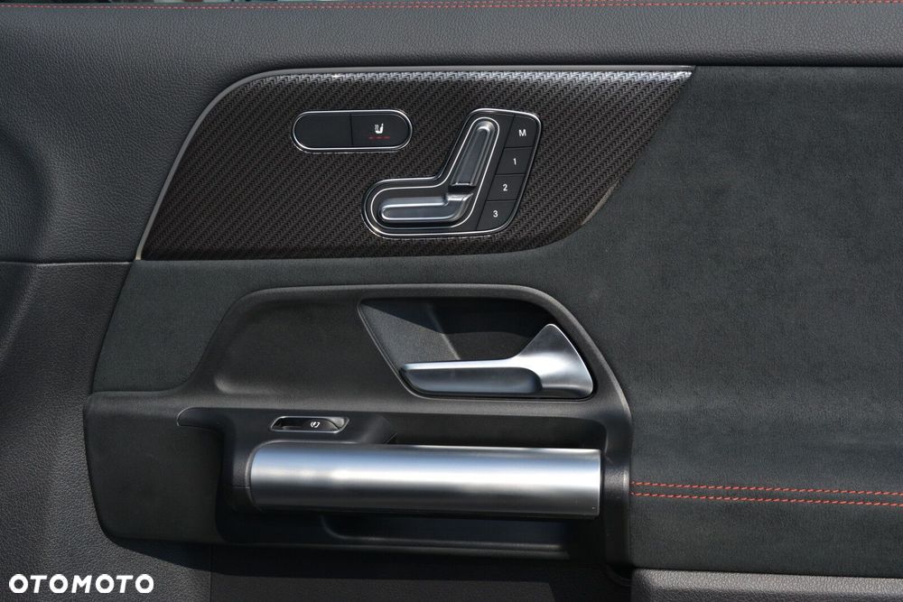 Mercedes-Benz GLA 200 d AMG Line 8G-DCT - 28