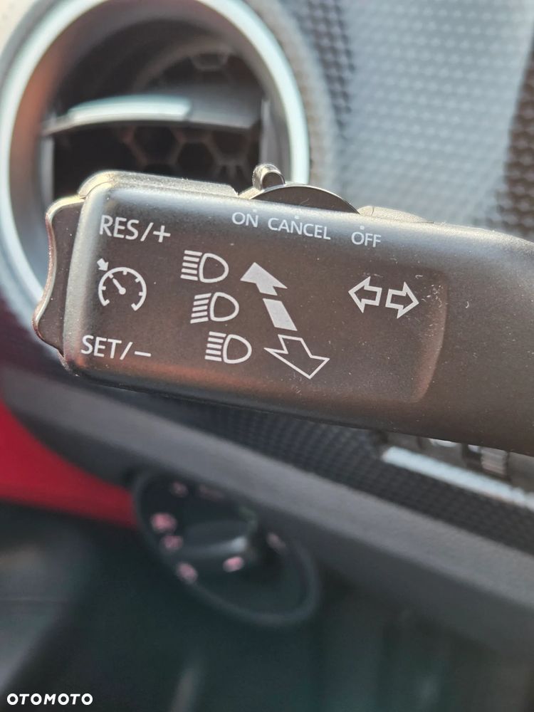 Volkswagen up! street - 23