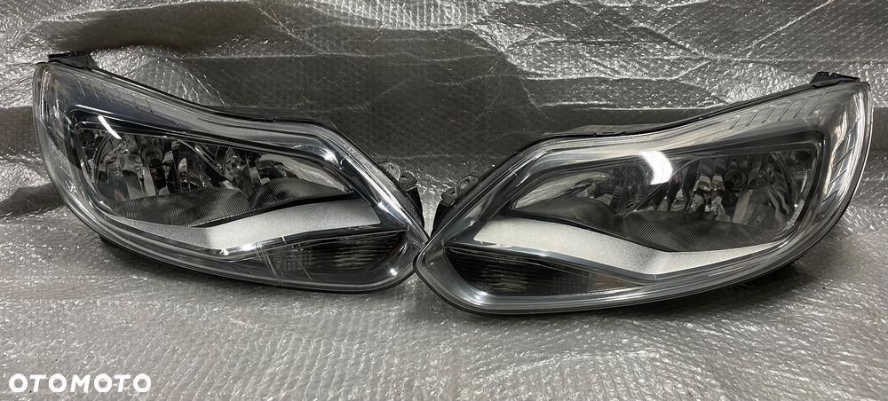 LAMPY LEWA PRAWA FORD FOCUS MK3 SREBRNE BM51-13W030NB - 1