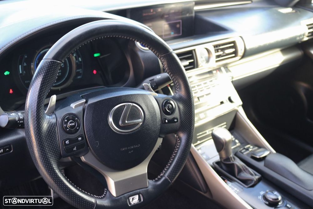 Lexus IS 300H F Sport - 28