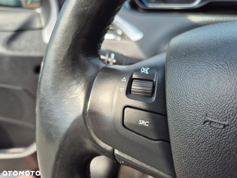 Peugeot 2008 1.2 Pure Tech Allure S&S - 26