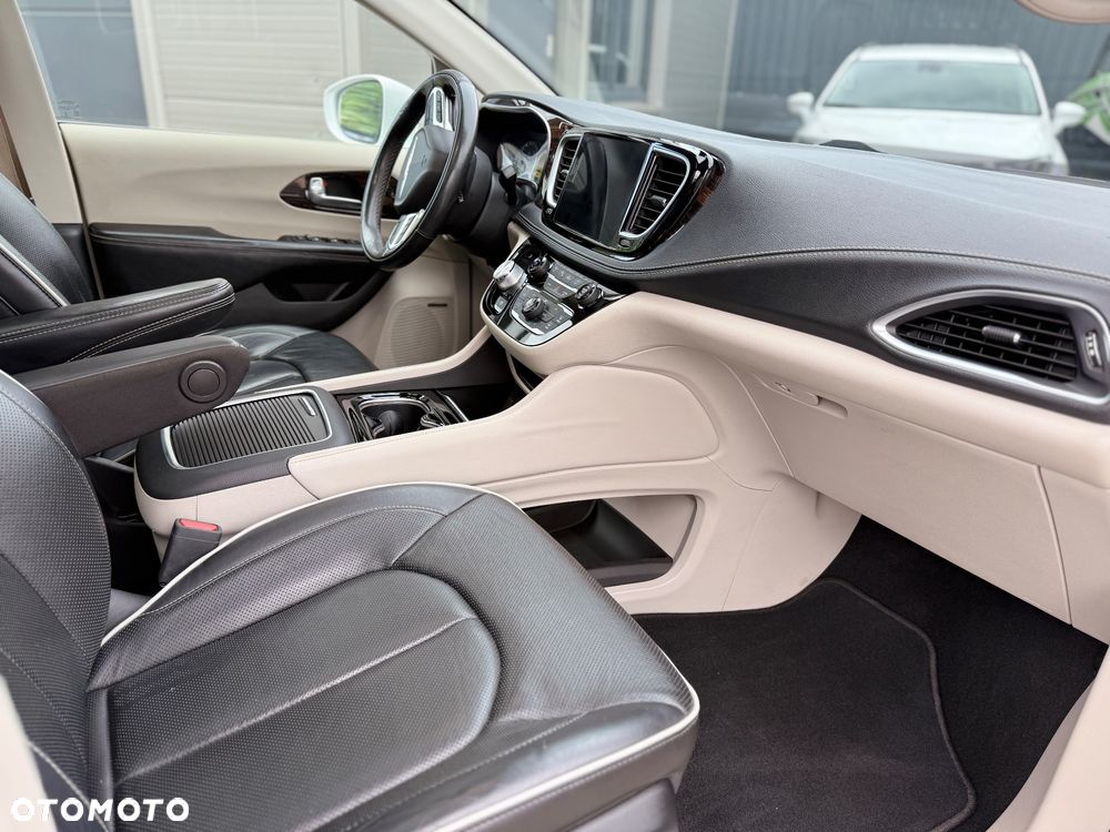 Chrysler Pacifica - 28