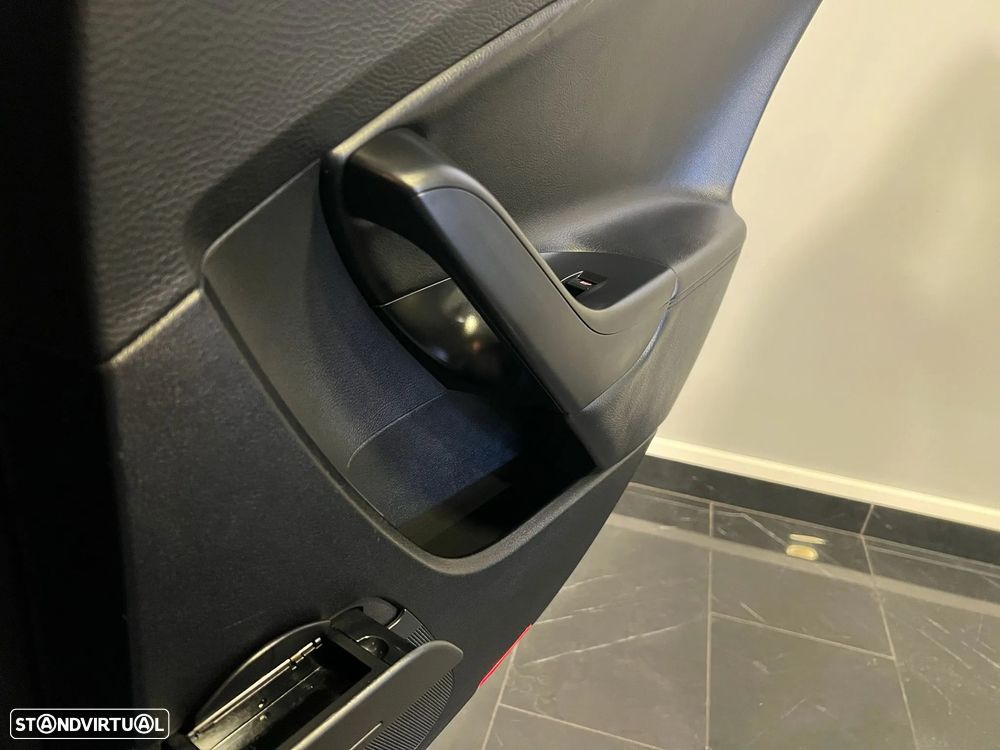 VW Passat 2.0 TDI Highline - 26