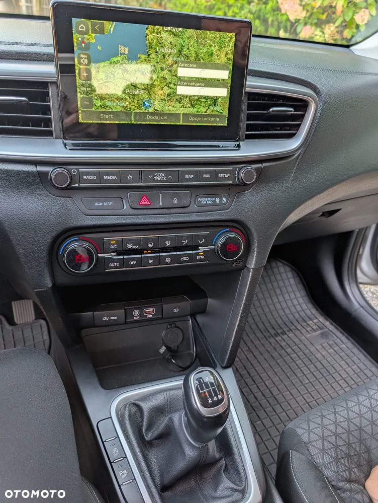 Kia Ceed - 16