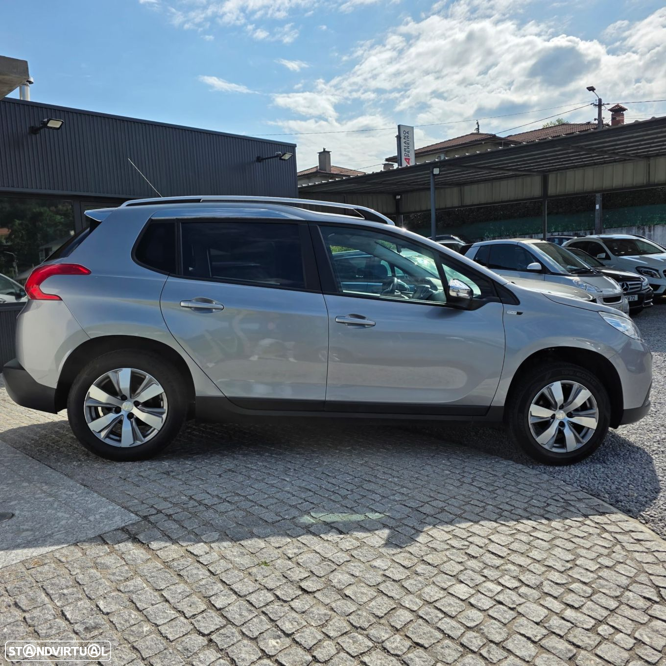 Peugeot 2008 1.2 PureTech Style - 12