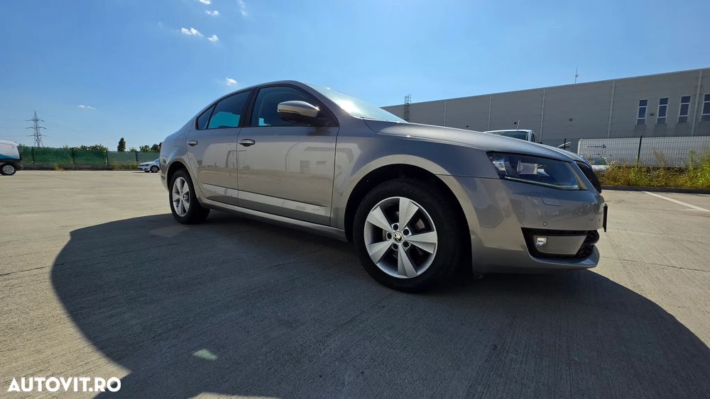 Skoda Octavia 1.6 TDI DSG Style - 10