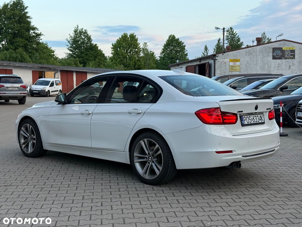 BMW Seria 3 328i xDrive Sport-Aut - 4