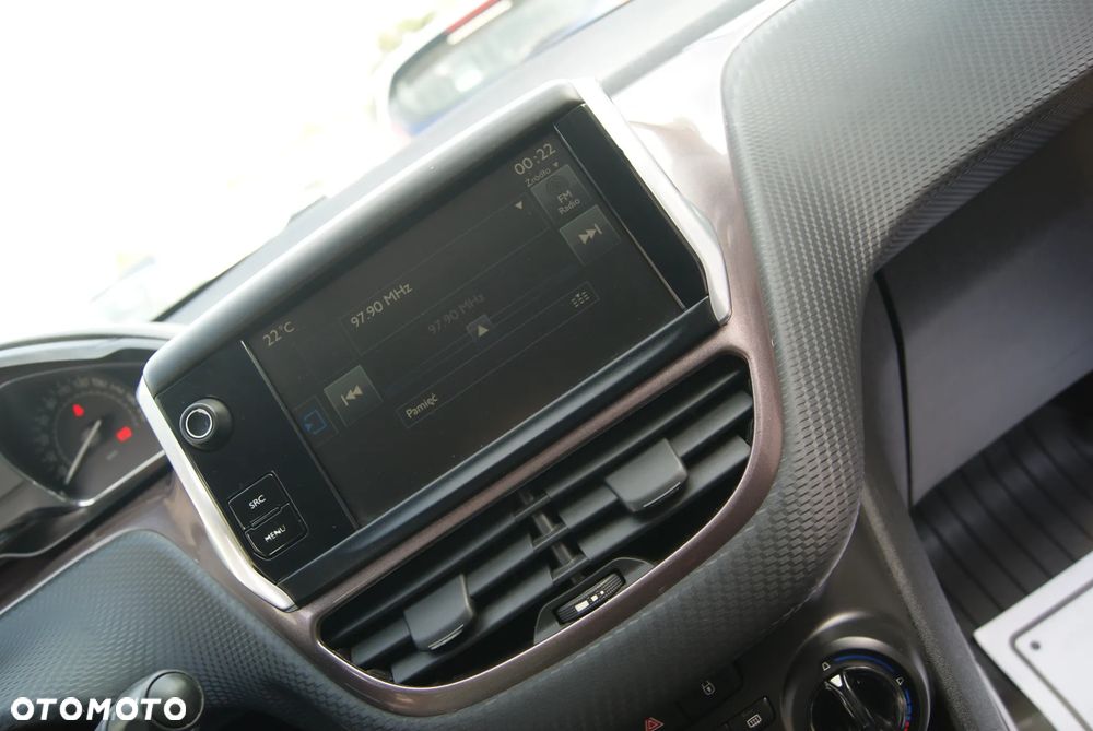 Peugeot 2008 1.2 Pure Tech Style - 24