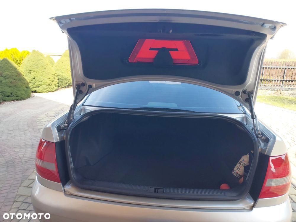 Audi A4 Limousine - 32
