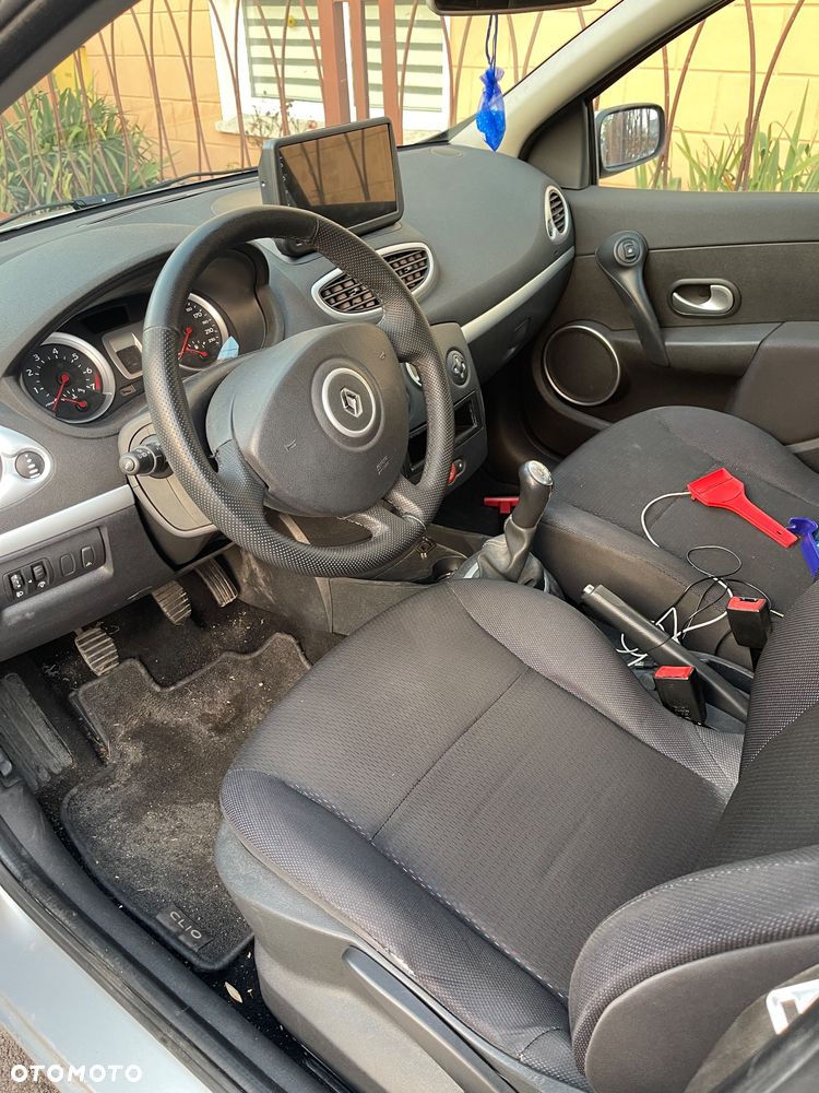 Renault Clio - 11