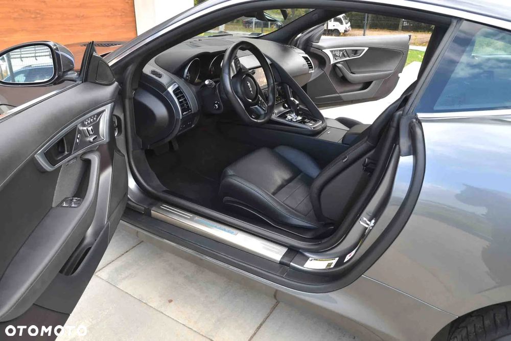 Jaguar F-Type 3.0 V6 S/C Chequered Flag - 16