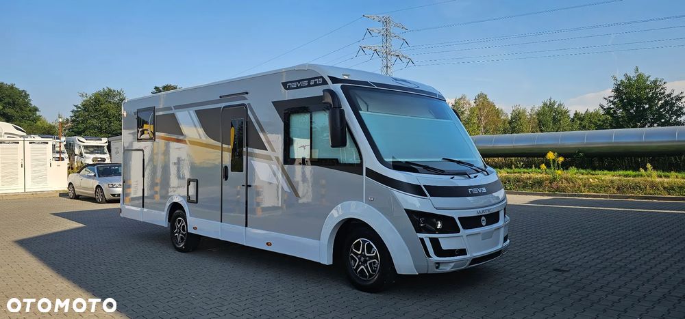 McLOUIS NEVIS 873 - INTEGRA - KAMPER - 1