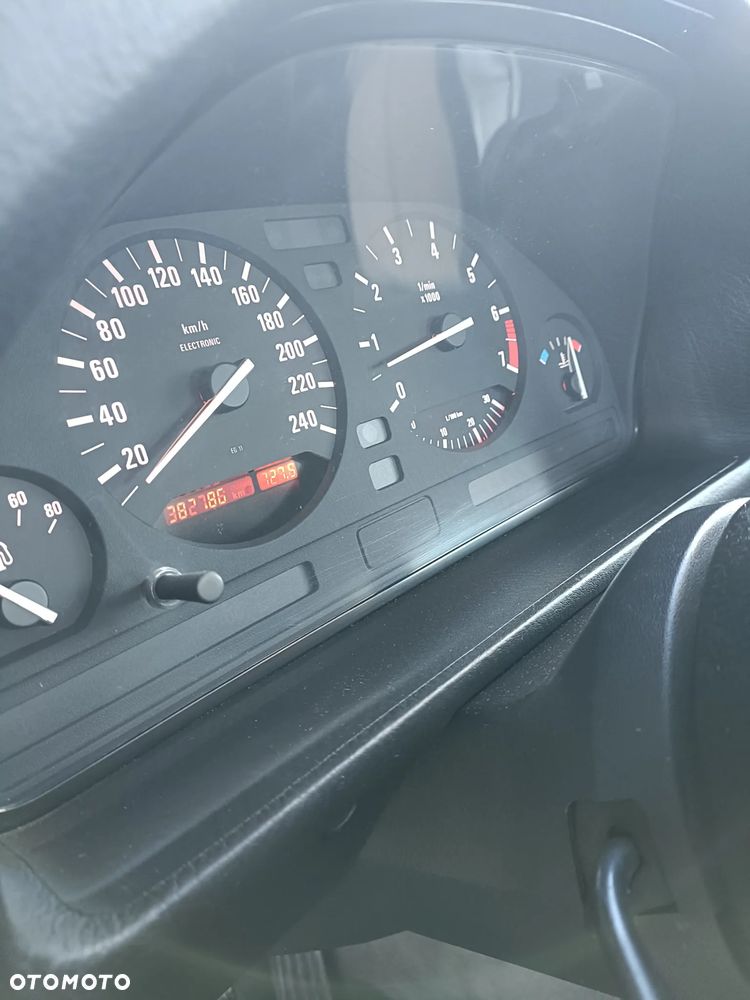 BMW Seria 5 520i - 10