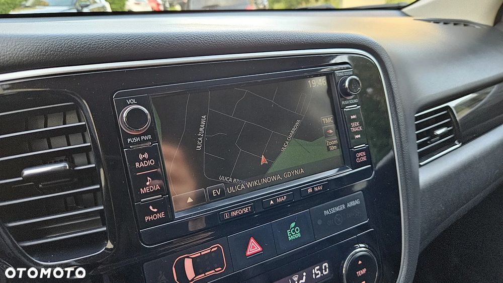 Mitsubishi Outlander 2.0 4WD Plug-In Hybrid - 29