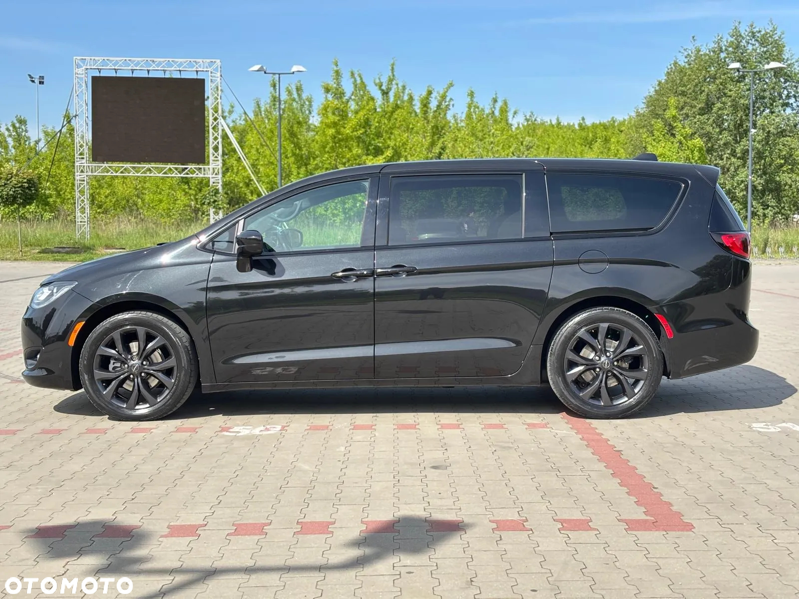 Chrysler Pacifica - 5
