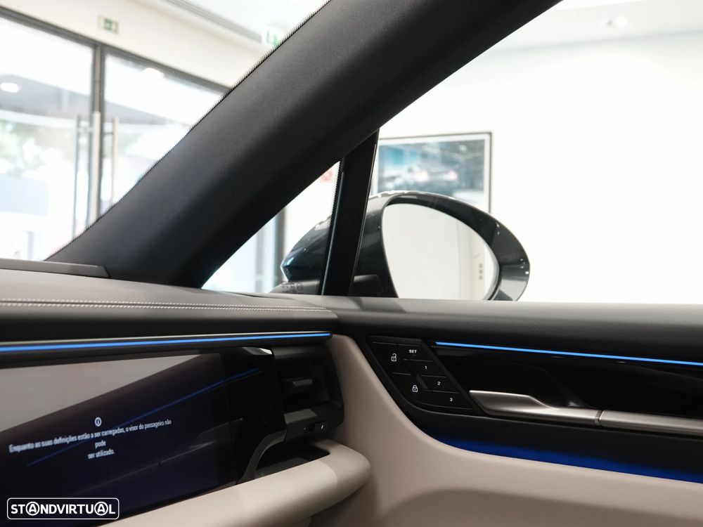 Porsche Macan Electric 4 - 31