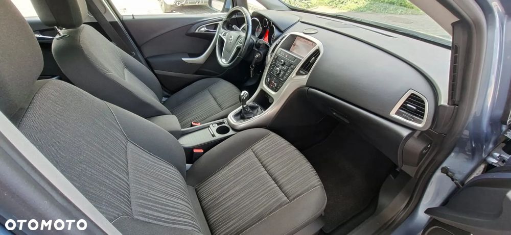 Opel Astra 1.6 Turbo Cosmo - 8