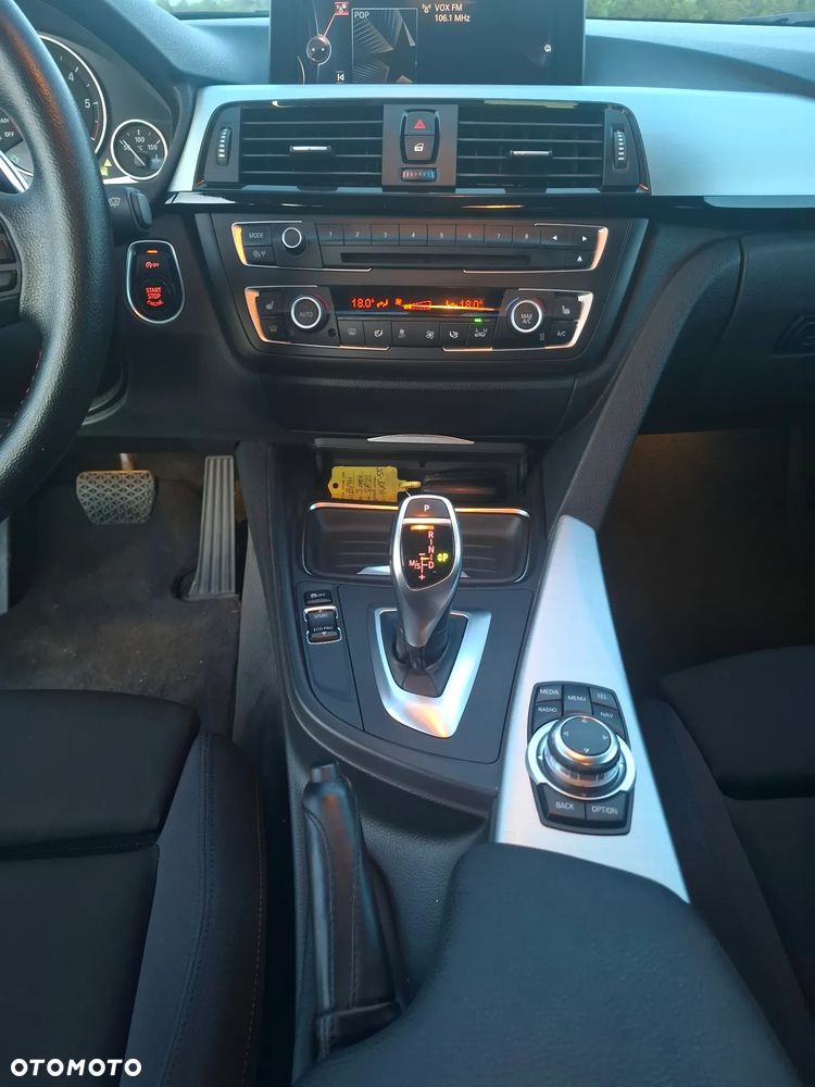 BMW Seria 3 320d Sport Line - 19