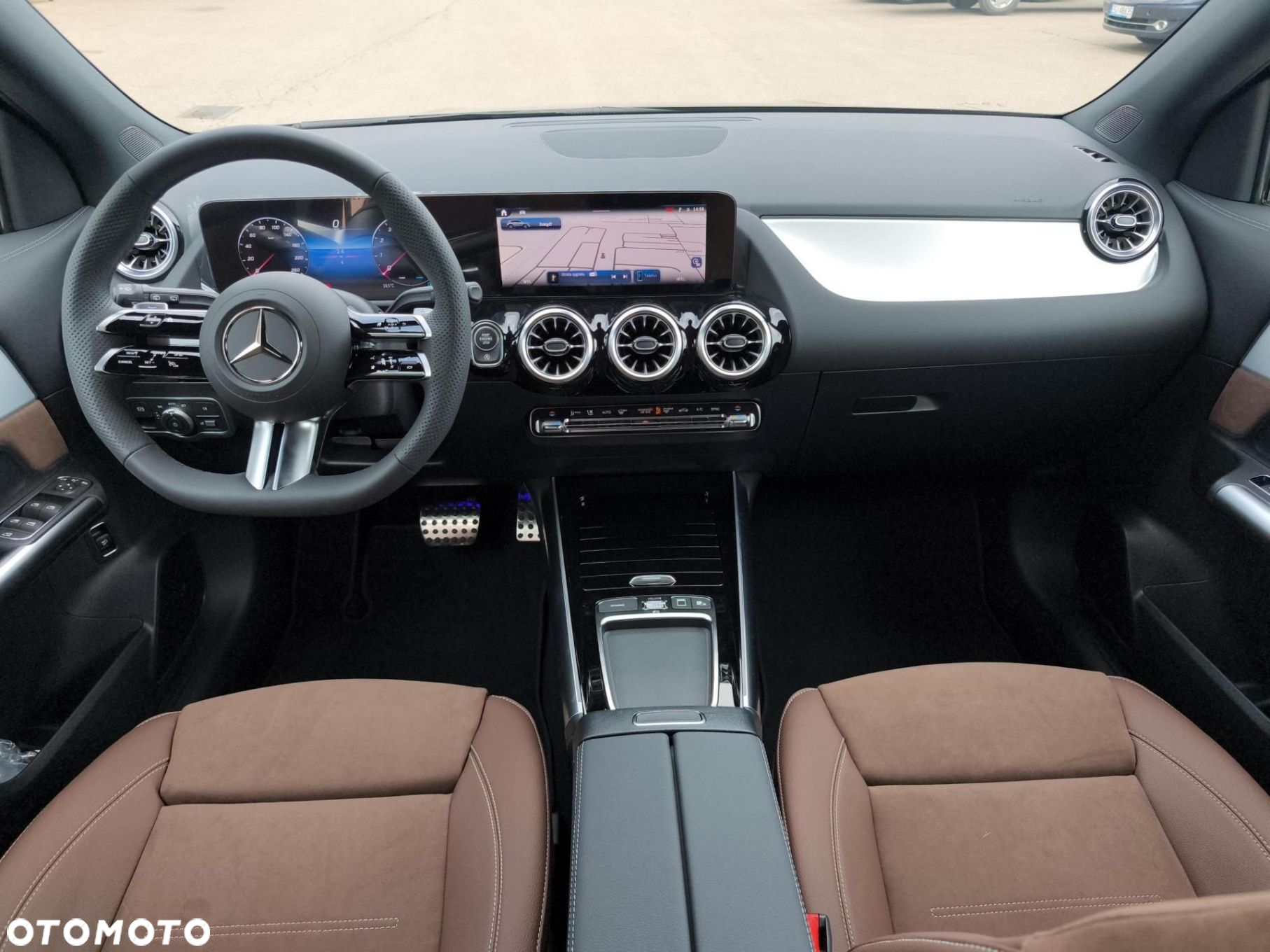 Mercedes-Benz GLA - 13