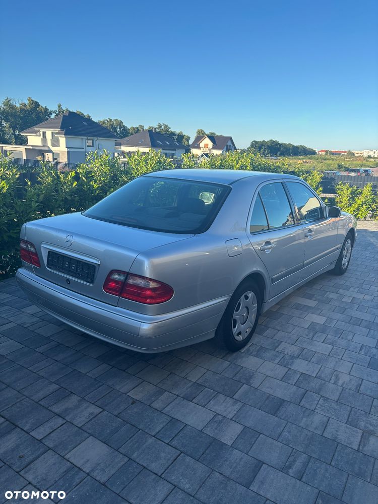 Mercedes-Benz Klasa E - 6
