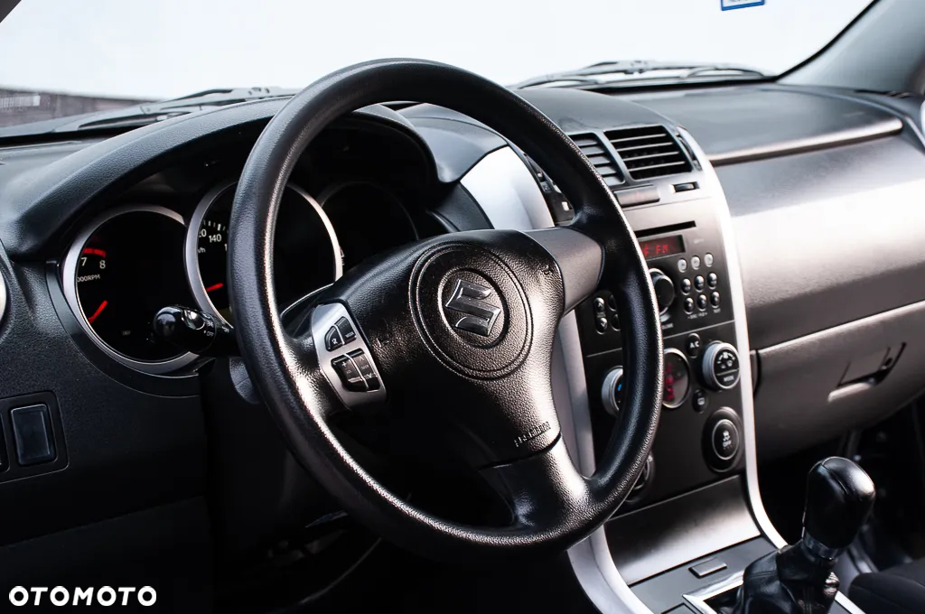 Suzuki Grand Vitara 2.4 Premium - 32