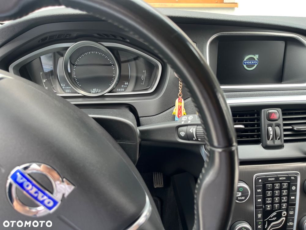 Volvo V40 - 24