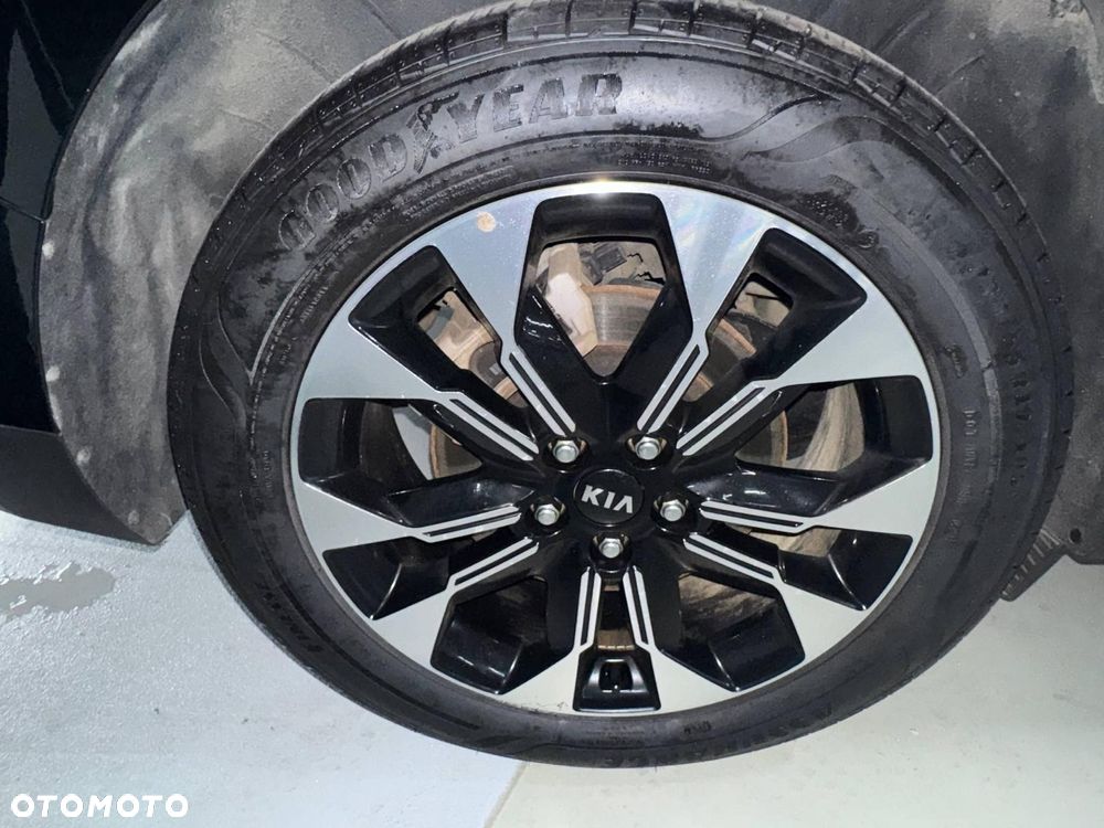 Kia Carnival - 9