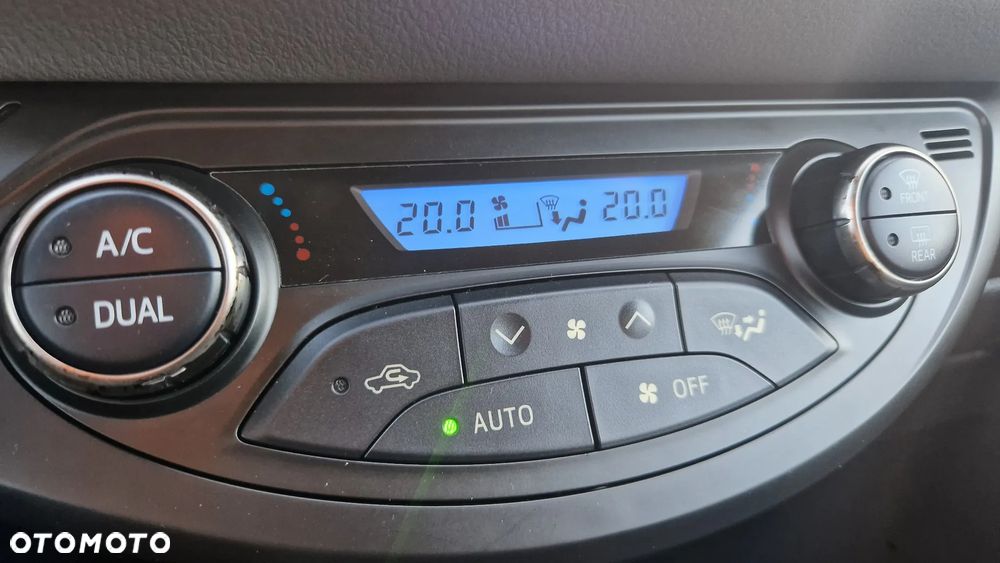 Toyota Yaris 1.5 VVT-i Lounge - 13