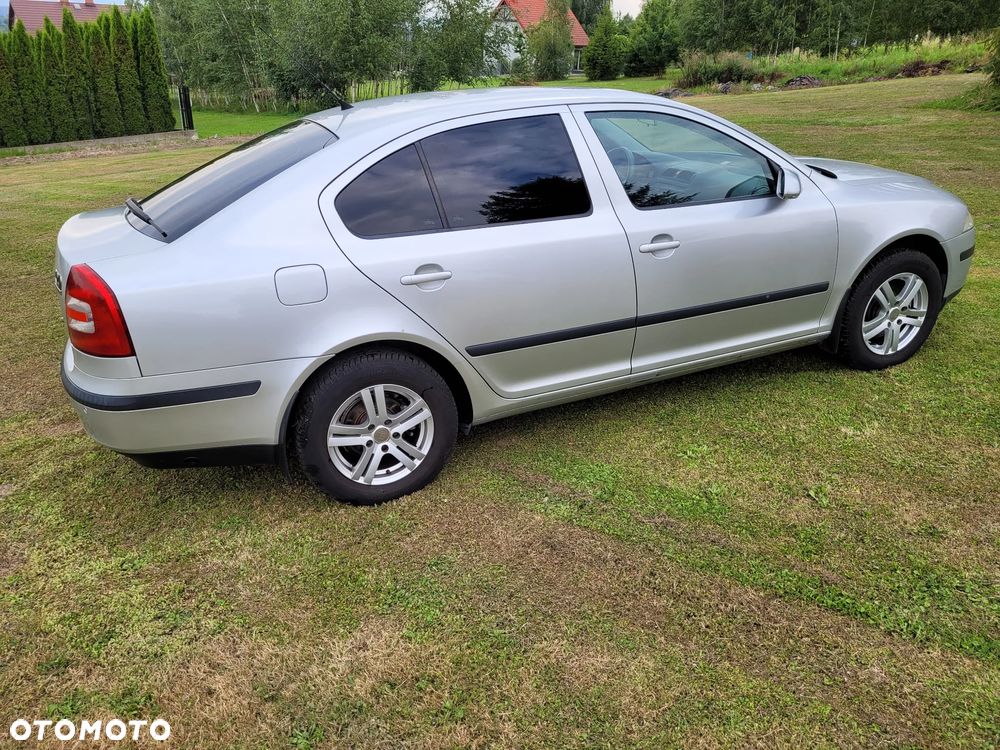 Skoda Octavia 1.6 Ambiente - 9