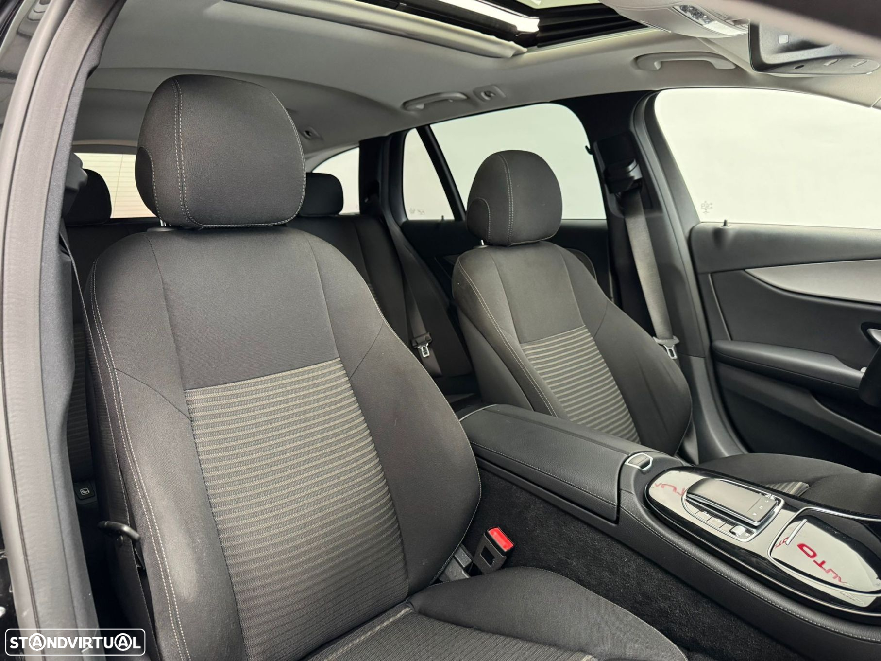 Mercedes-Benz E 300 e Exclusive Line - 24