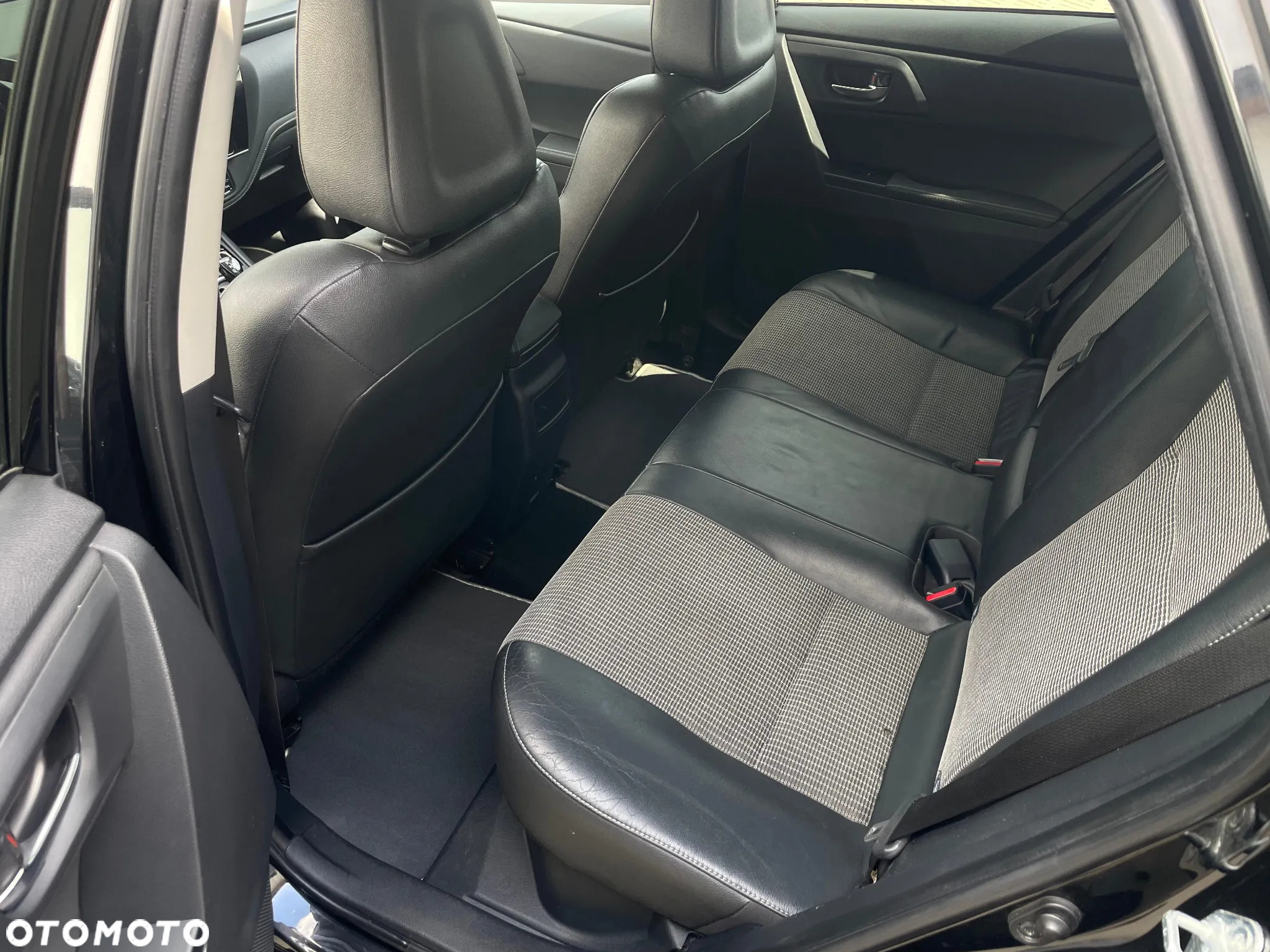 Toyota Auris Hybrid 135 Comfort - 8