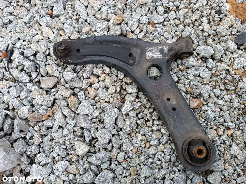 WAHACZ LEWY PRZÓD PRZEDNI HYUNDAI I20 II - 1