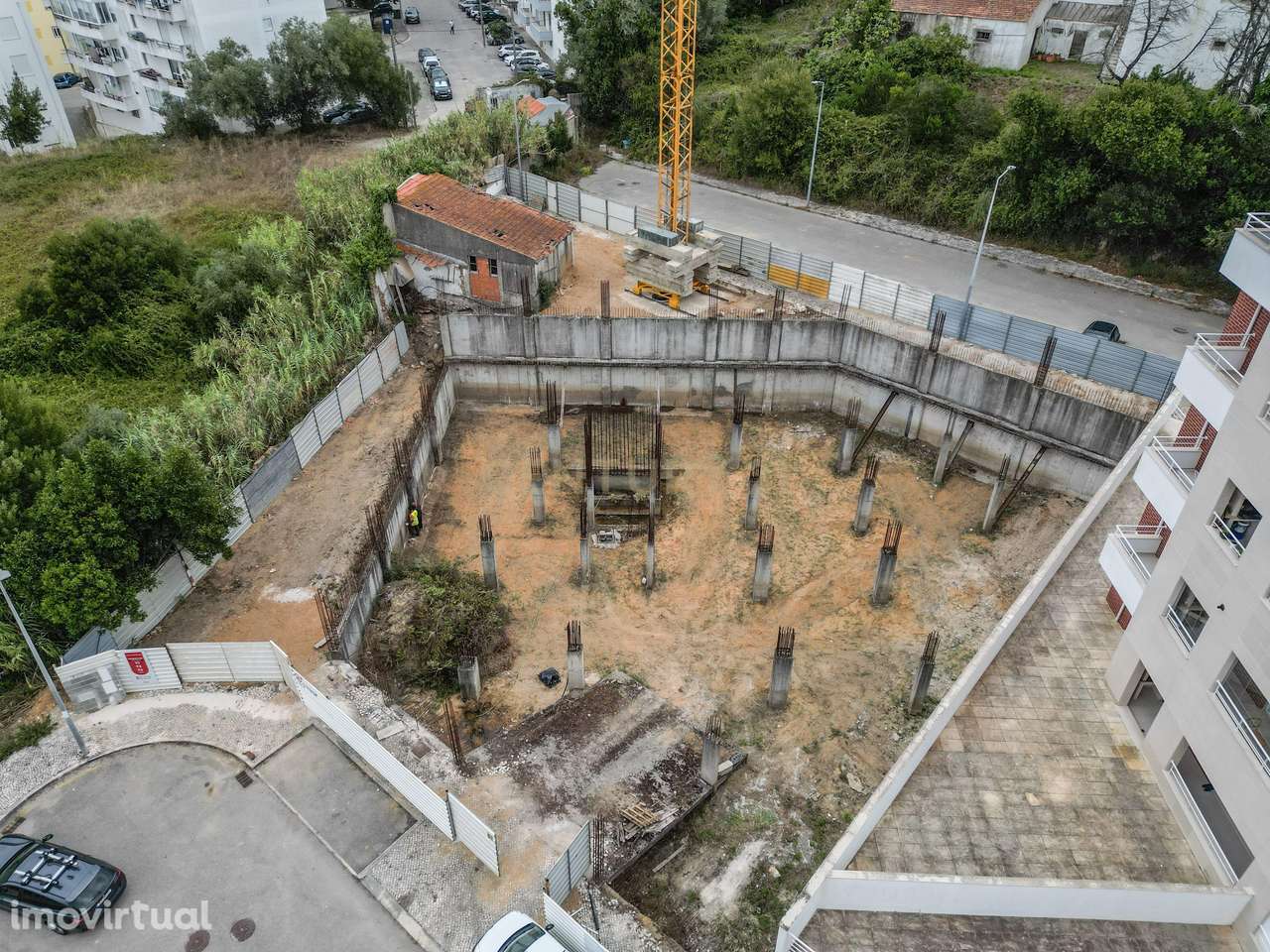 Apartamento T2  com Churrasqueira, Terraço e 2 de Parqueamentos - Grande imagem: 3/32