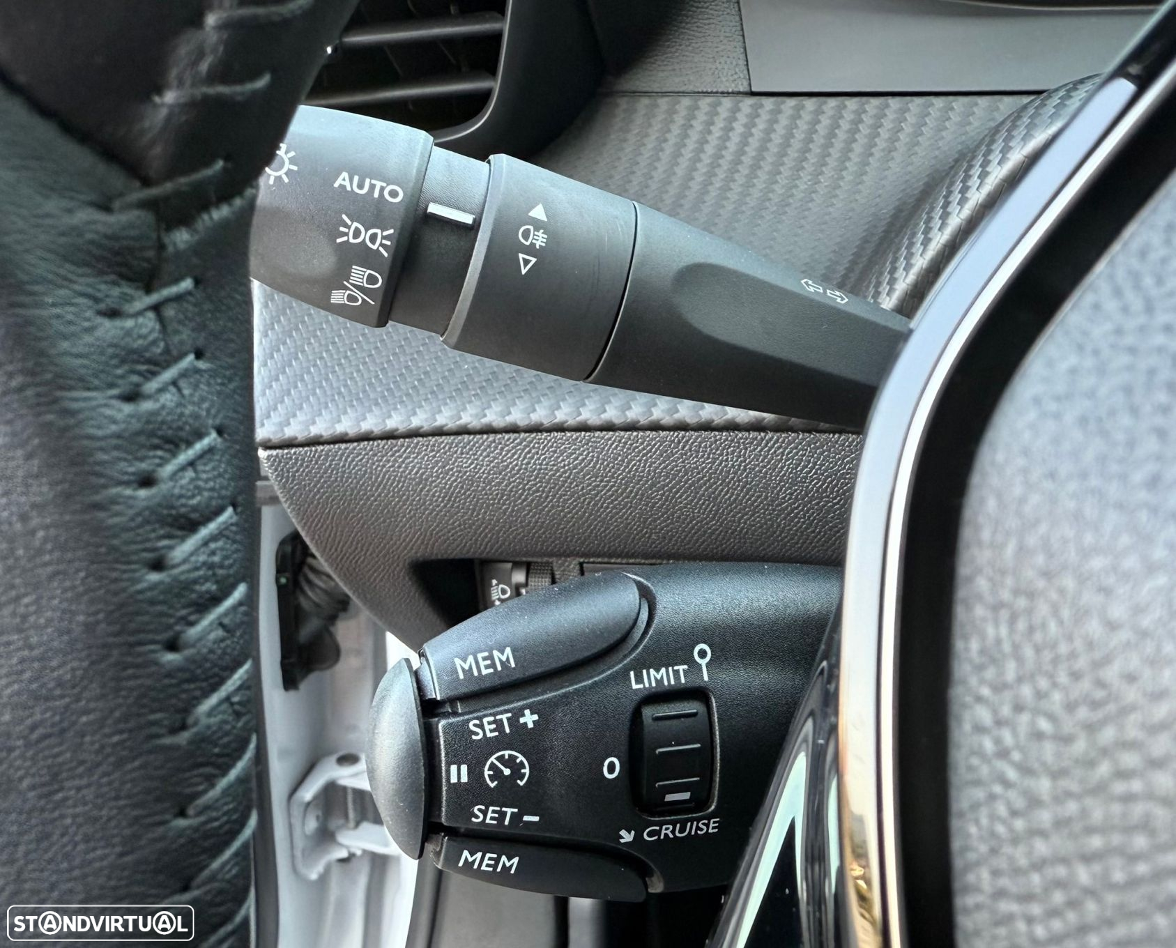 Peugeot 2008 1.2 PureTech Allure - 14