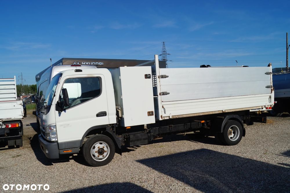 Mitsubishi CENTER FUSO - 13