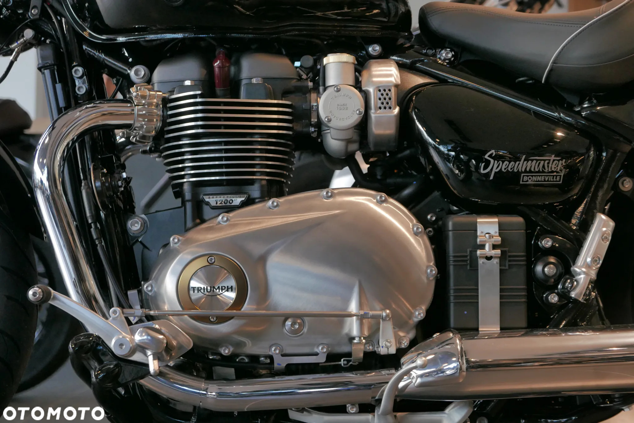 Triumph Bonneville - 11