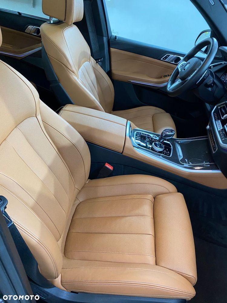 BMW X5 M M50i - 15