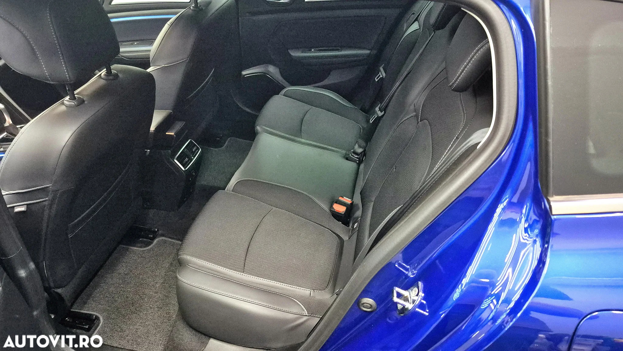 Renault Megane Grandtour E-TECH Plug-in 160 INTENS - 11