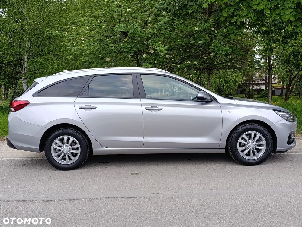 Hyundai i30 1.5 DPI Classic + - 13