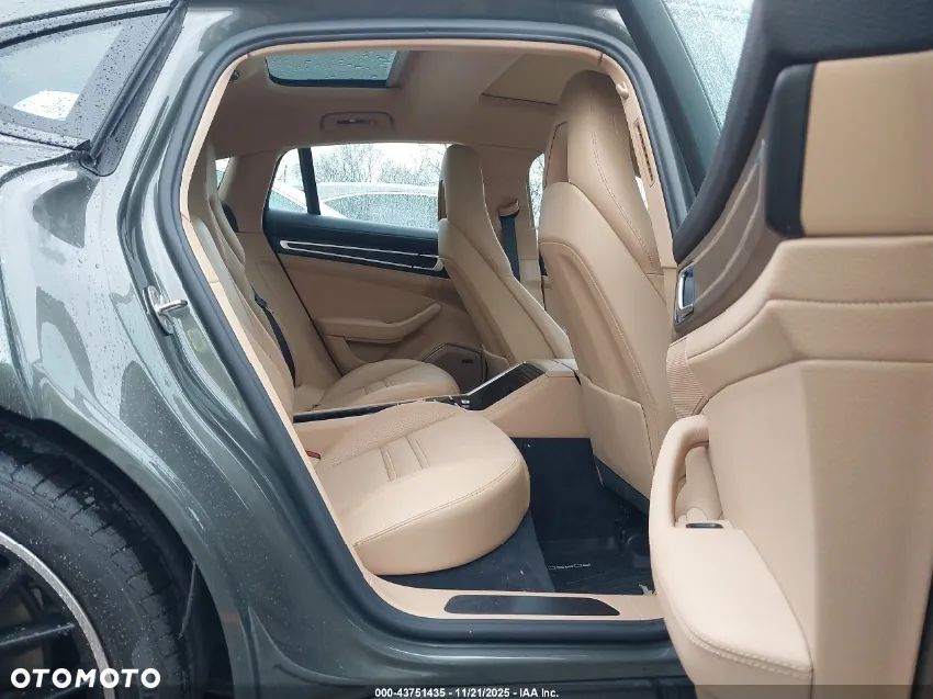 Porsche Panamera 4 Platinum Edition - 8