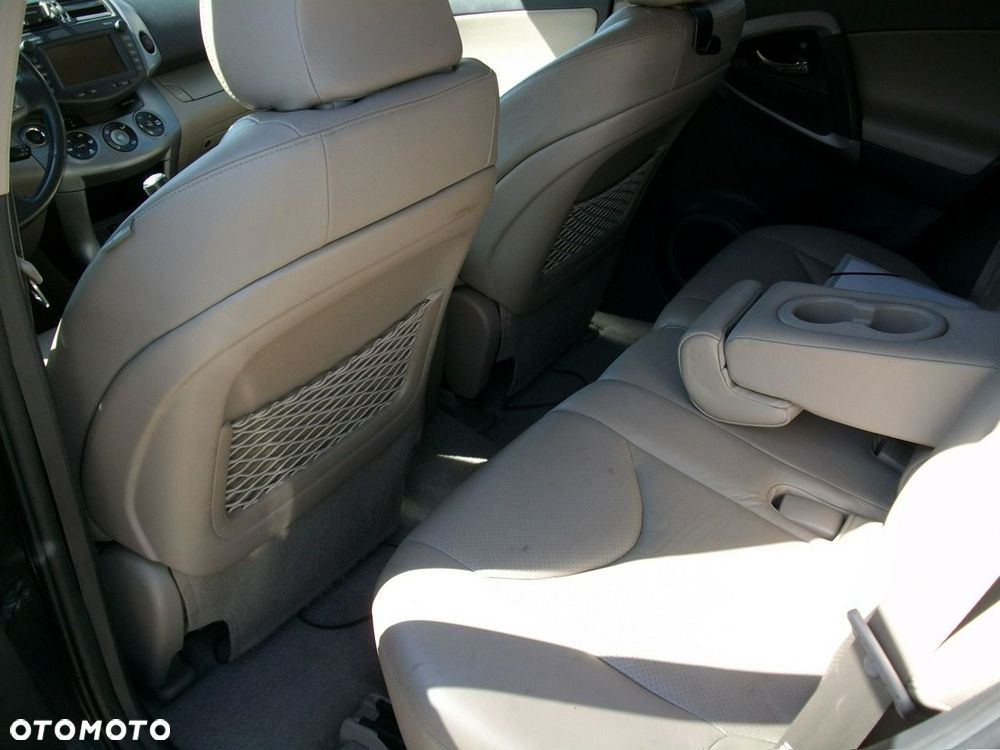 Toyota RAV4 - 10