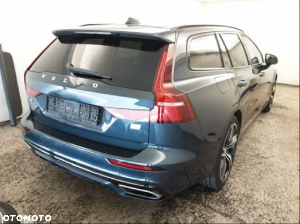 Volvo V60 T8 AWD Plug-In Hybrid R-Design - 4