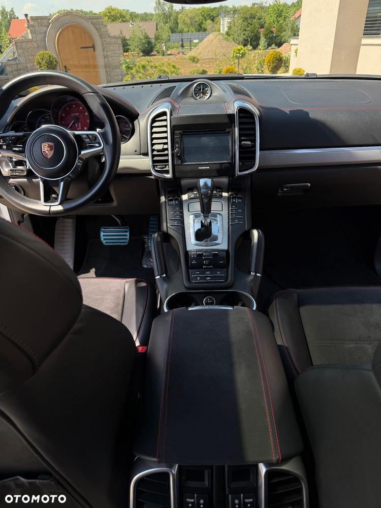 Porsche Cayenne GTS - 24