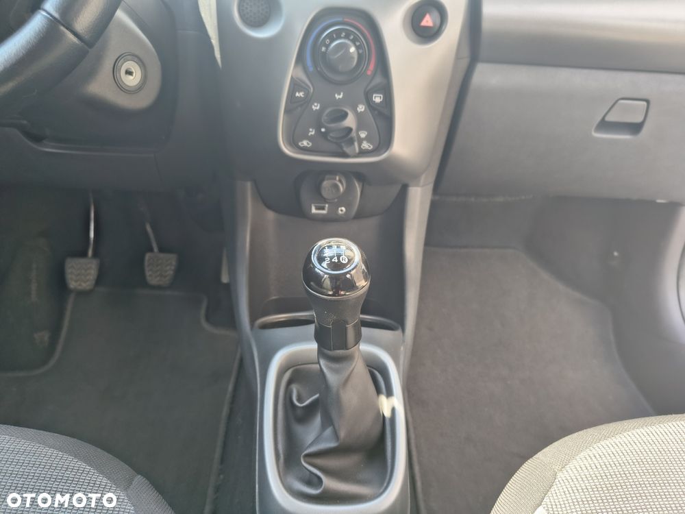Toyota Aygo x-play - 15
