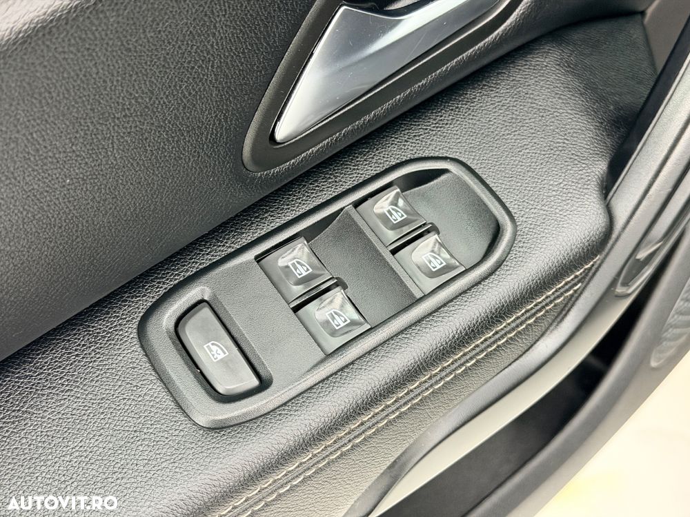 Dacia Duster 1.6 4x2 Laureate - 12