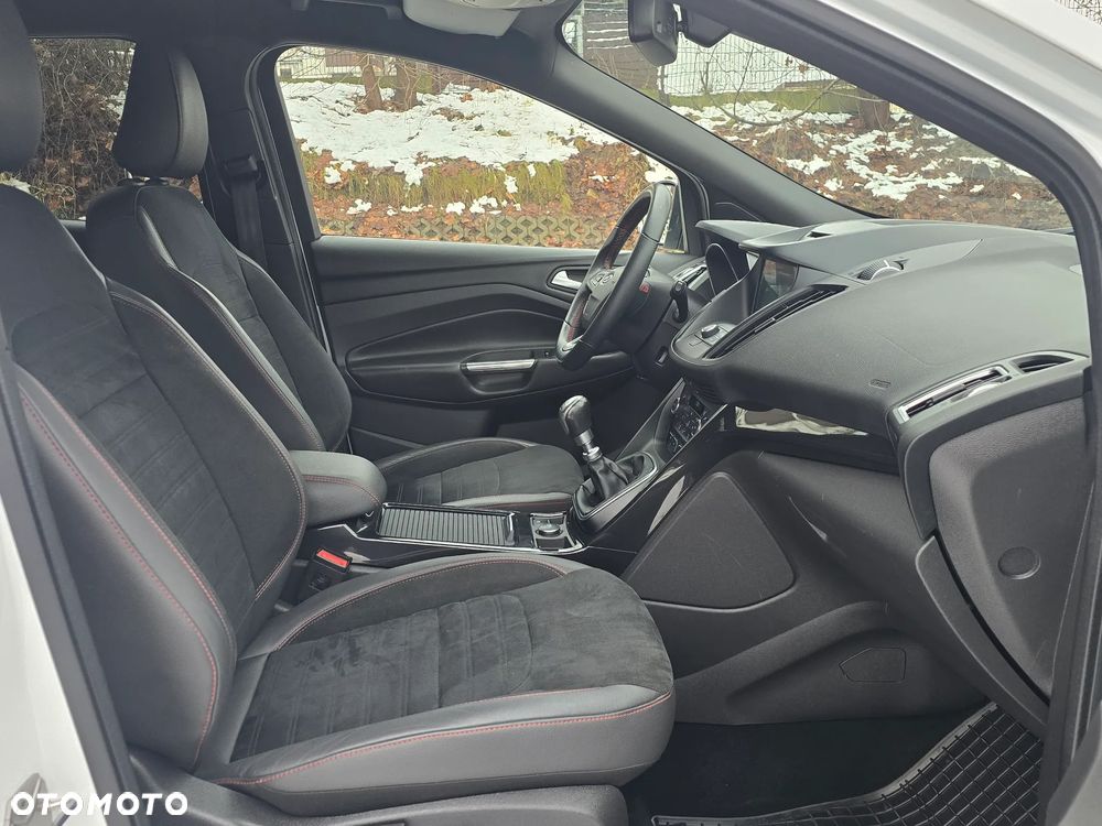 Ford Kuga 1.5 EcoBoost 2x4 ST-Line - 17